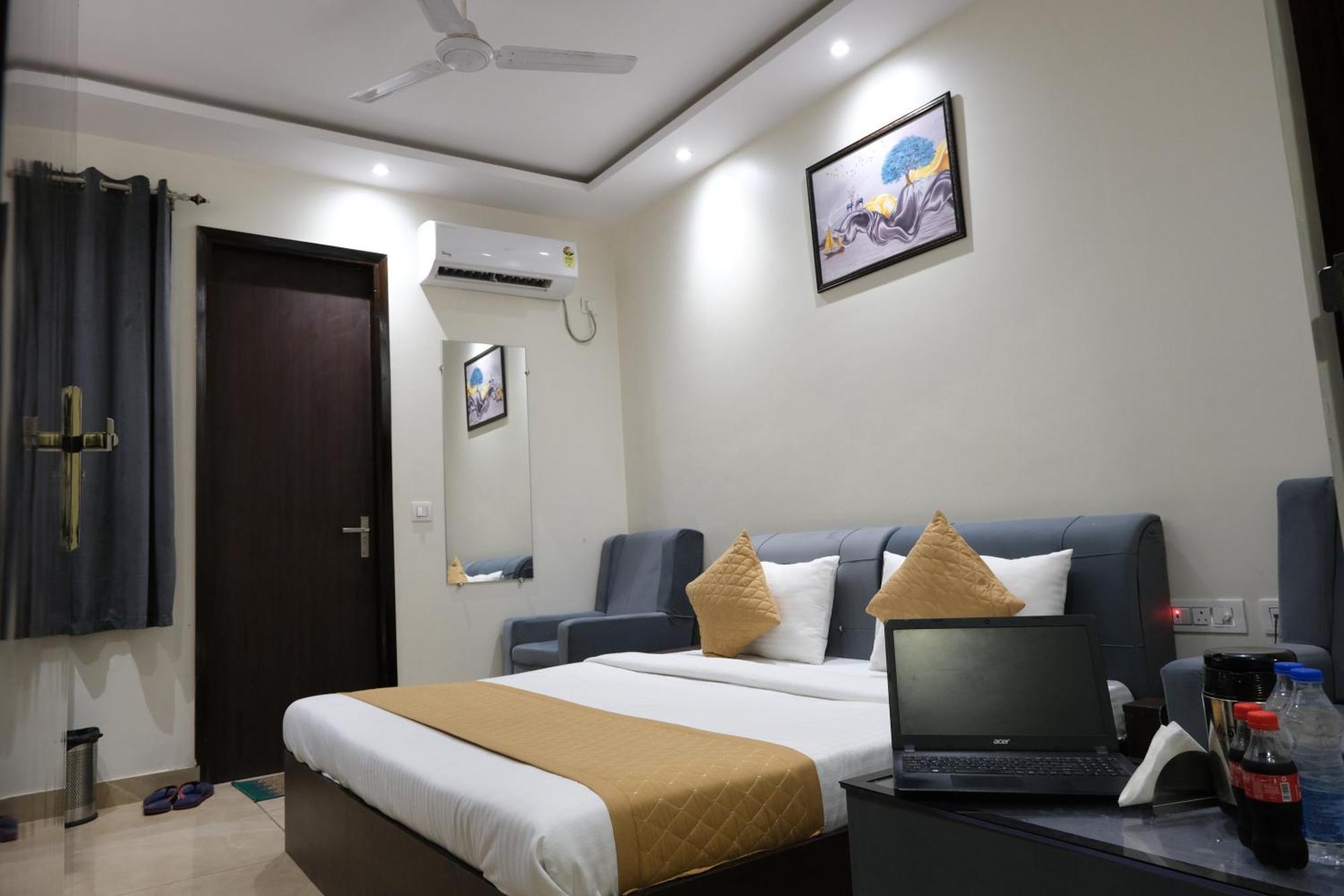 Hotel De Hocks Deluxe - New Delhi Railway Station Exterior foto